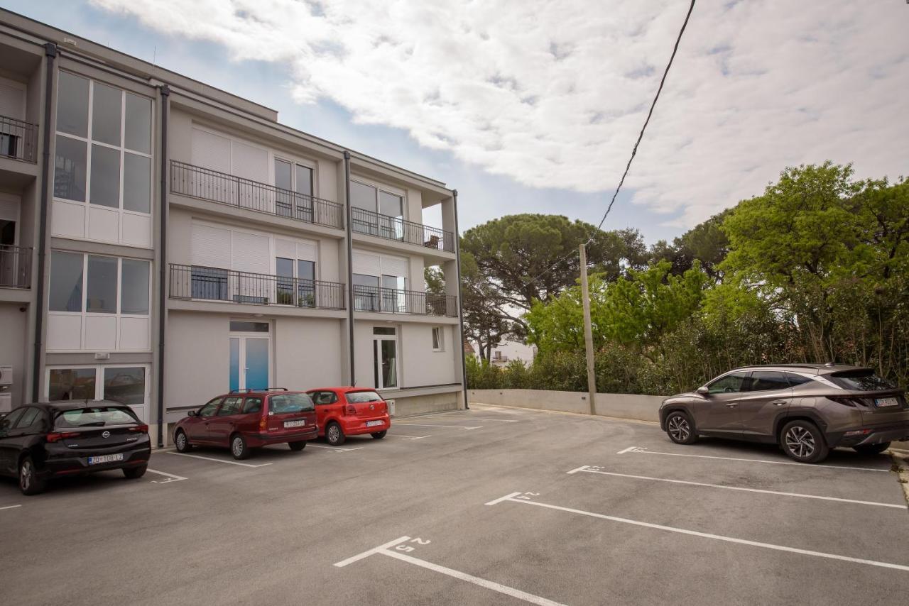 3 Apartment *