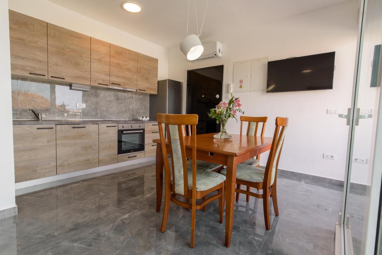 3 Apartment *