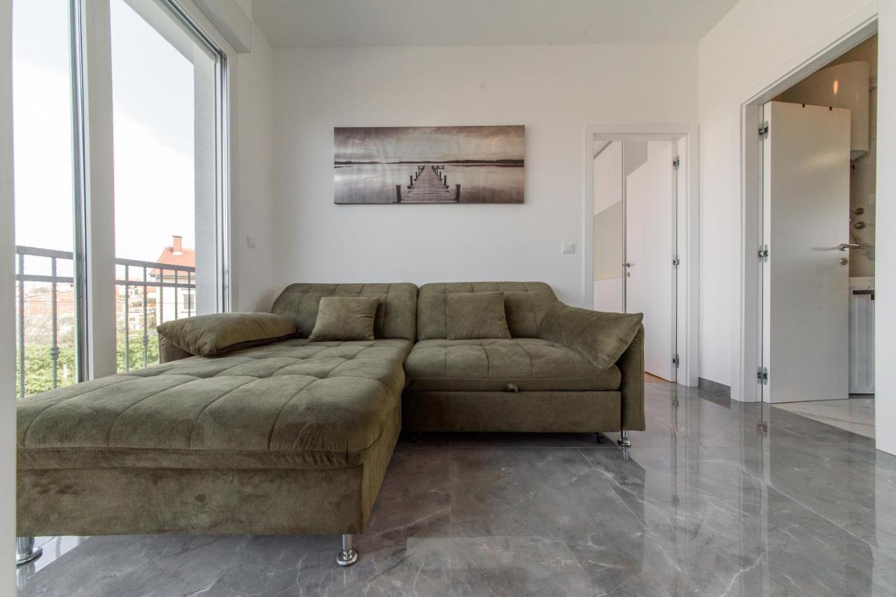 3 Apartment *