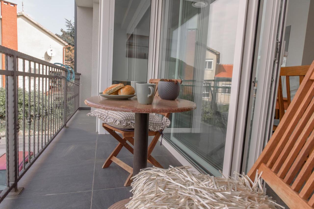 3 Apartment *